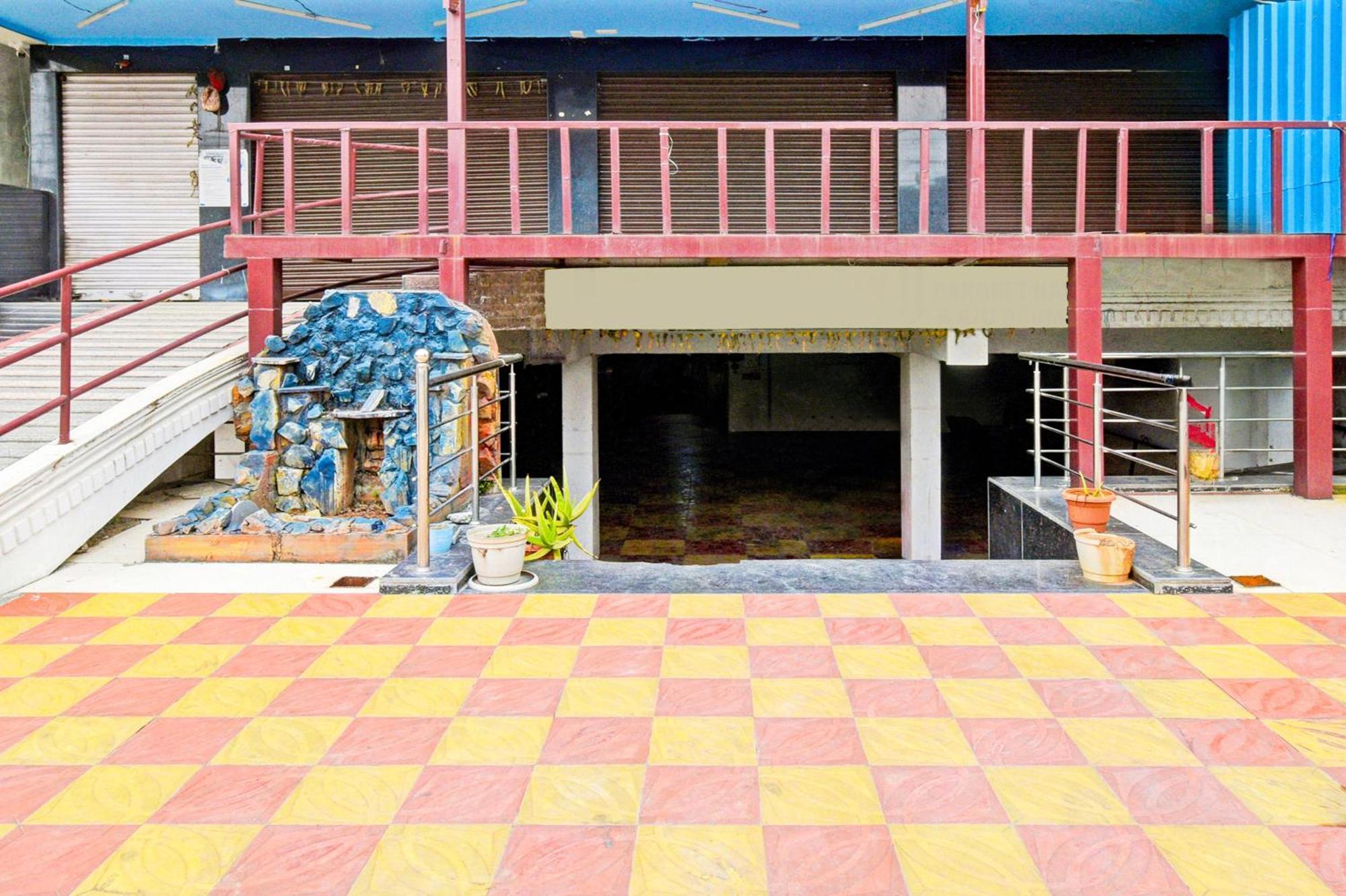 Super Townhouse Mancherial Mancherāl Exteriér fotografie