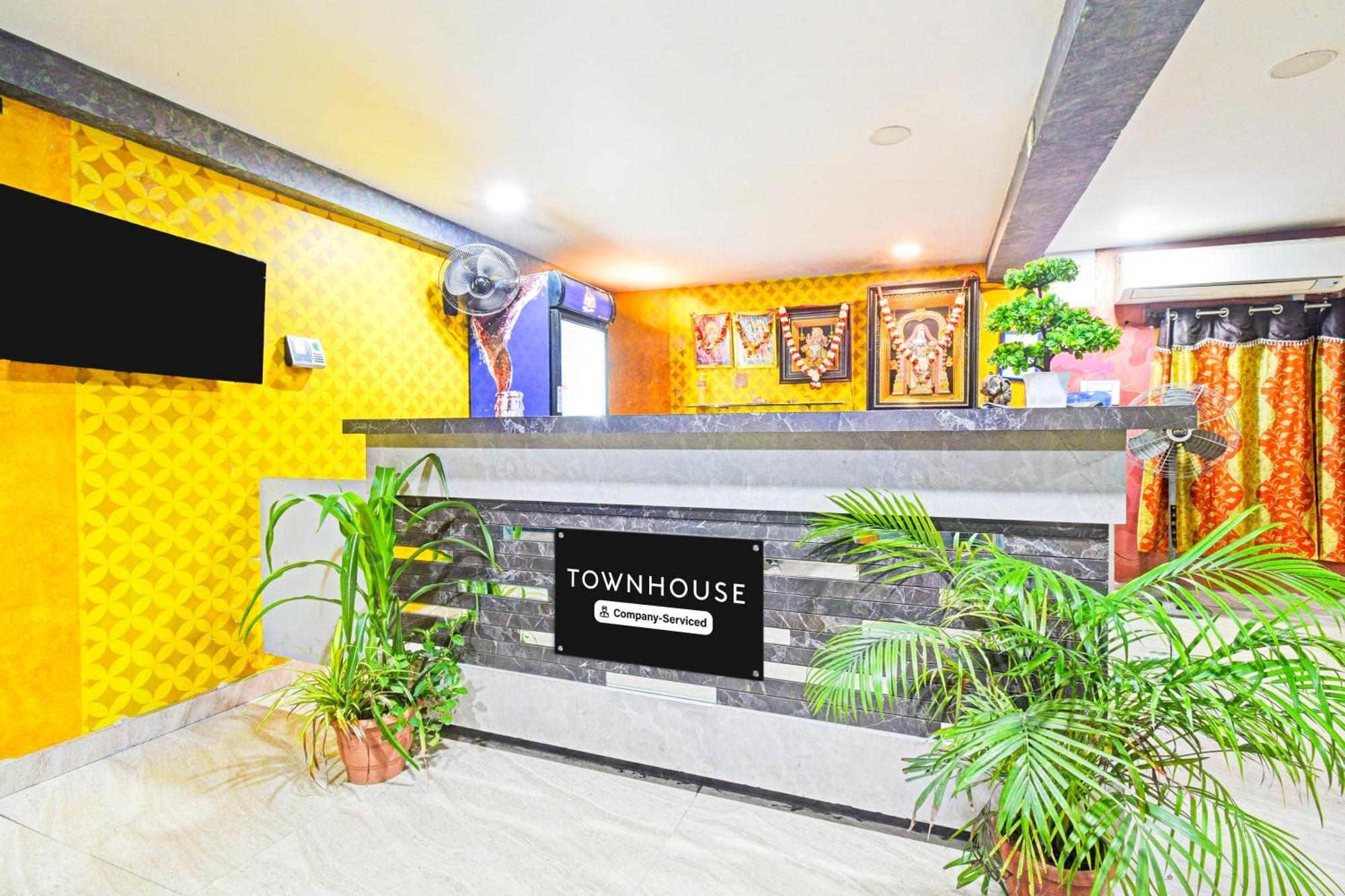 Super Townhouse Mancherial Mancherāl Exteriér fotografie