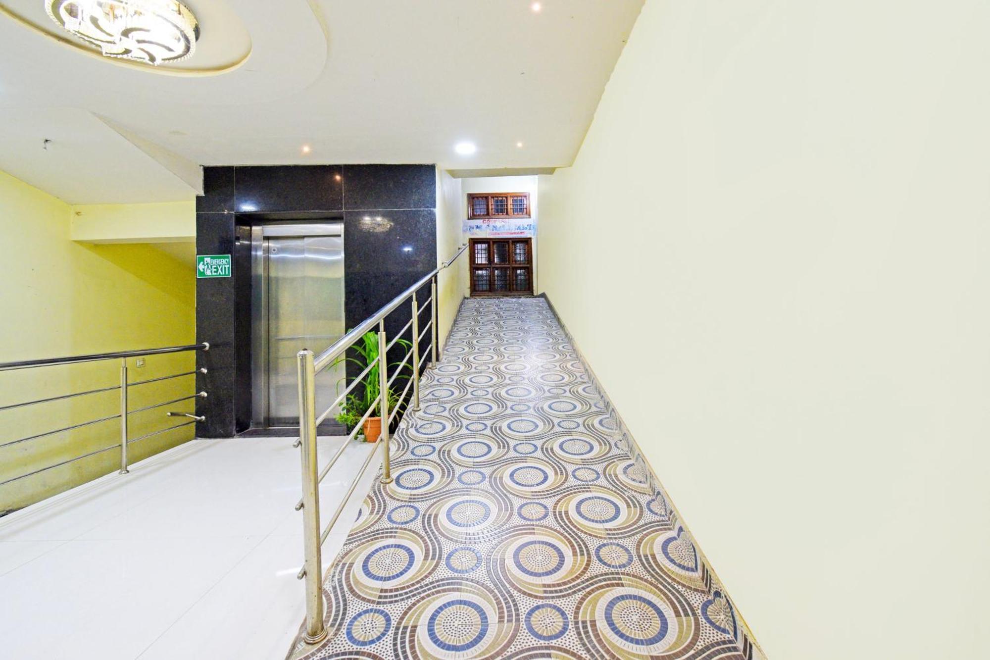 Super Townhouse Mancherial Mancherāl Exteriér fotografie