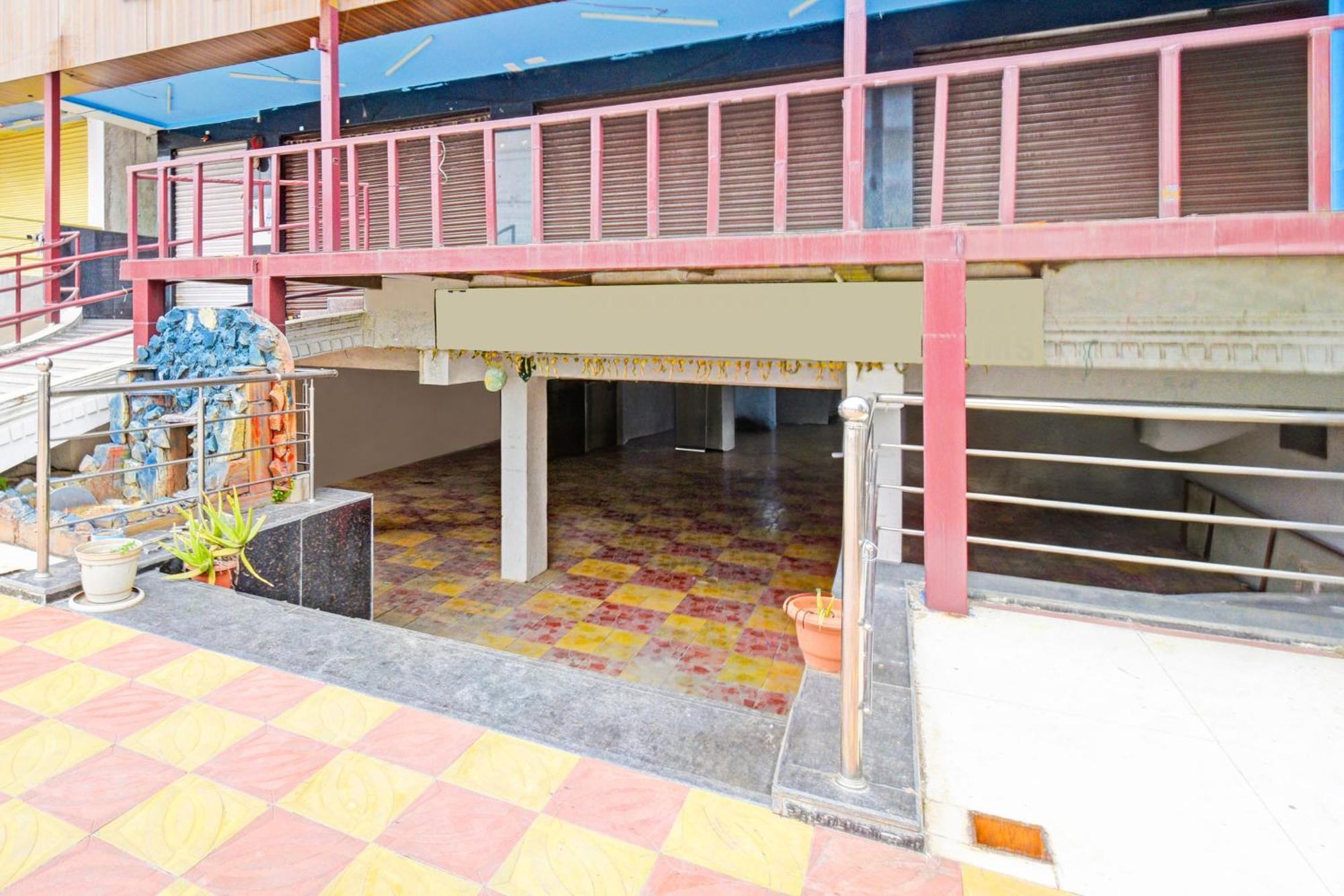 Super Townhouse Mancherial Mancherāl Exteriér fotografie