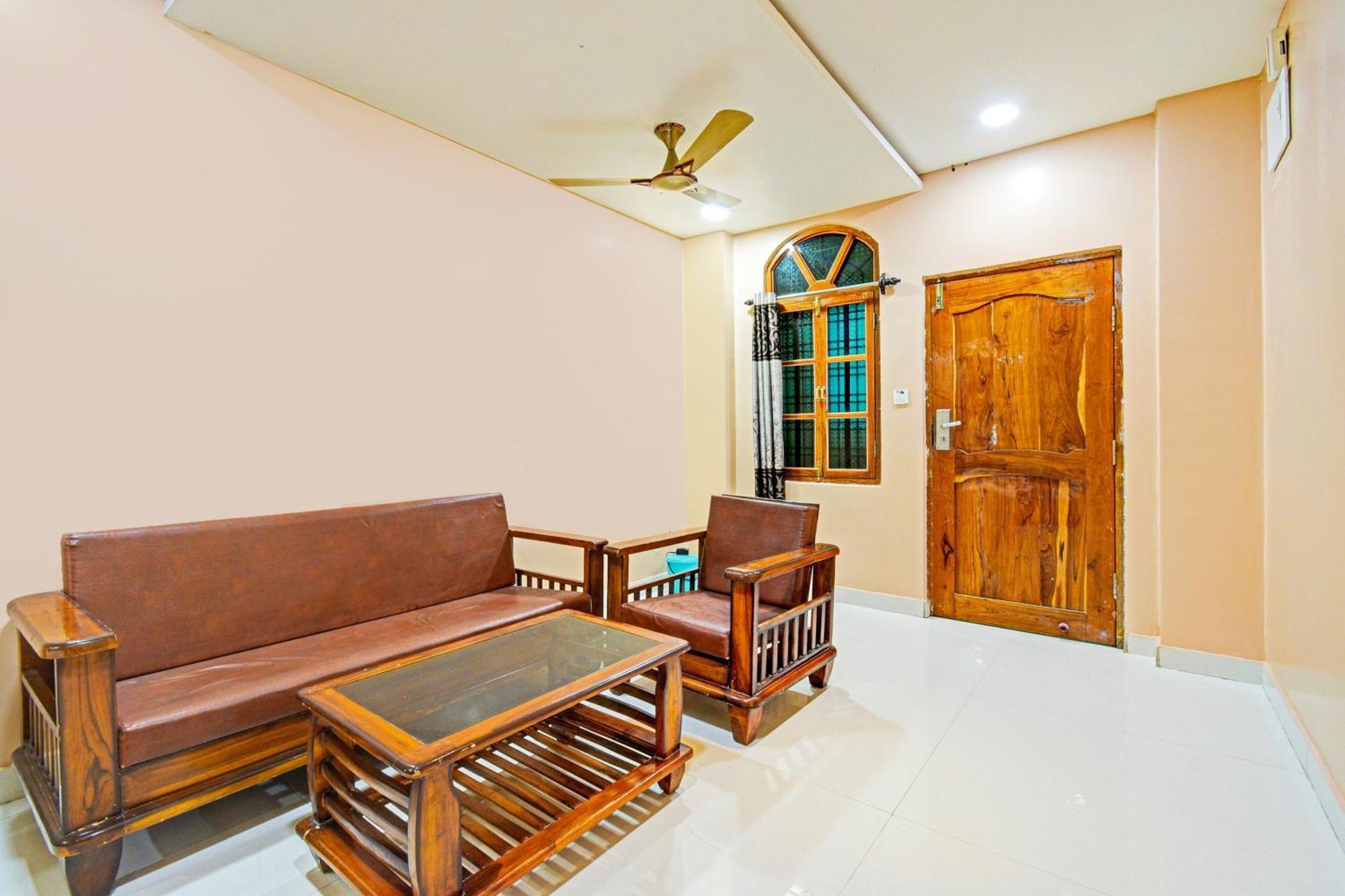Super Townhouse Mancherial Mancherāl Exteriér fotografie
