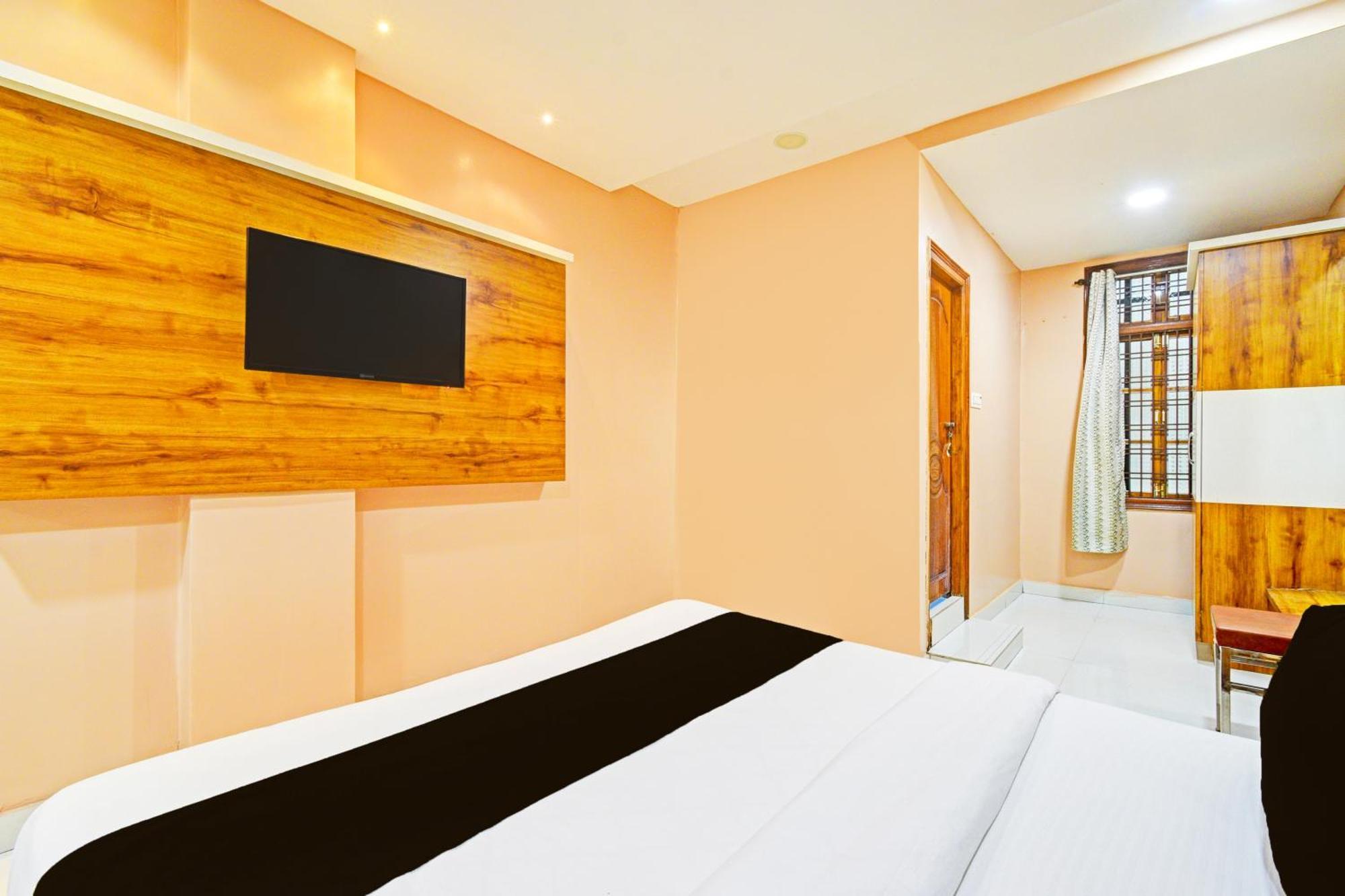 Super Townhouse Mancherial Mancherāl Exteriér fotografie