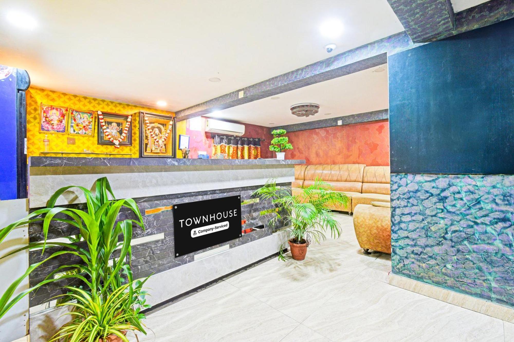 Super Townhouse Mancherial Mancherāl Exteriér fotografie
